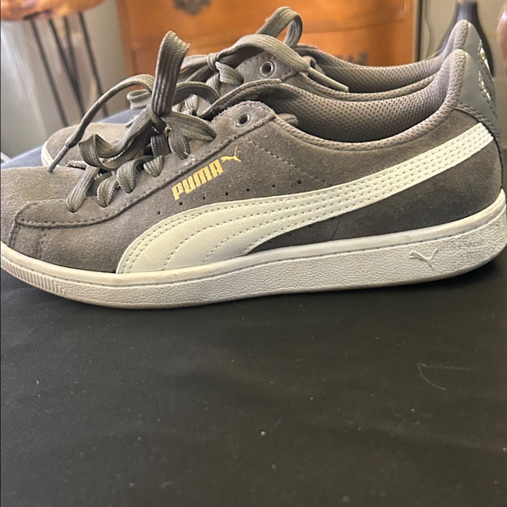 Puma Gray and White 👟